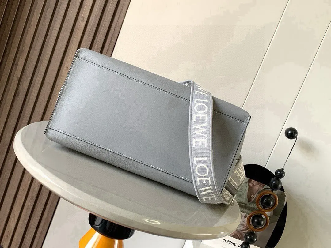 牛皮 Cubi惊艳亮相 这次出了Cubi 真是让人惊喜 腋下包 复古腋下背款
