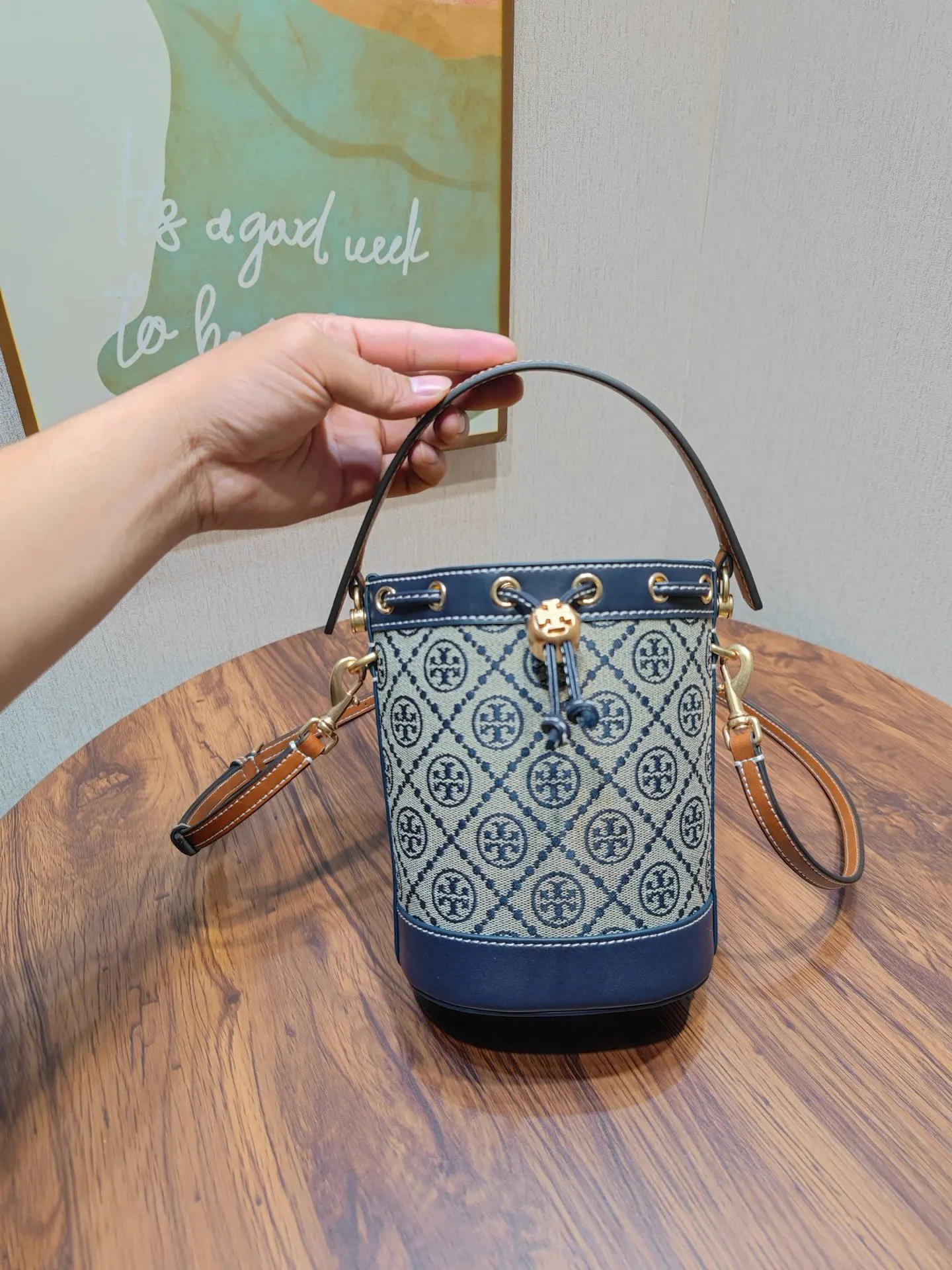 帆布 TORY BURCH Mo夏季新抽绳水 水桶包 休閒水桶款
