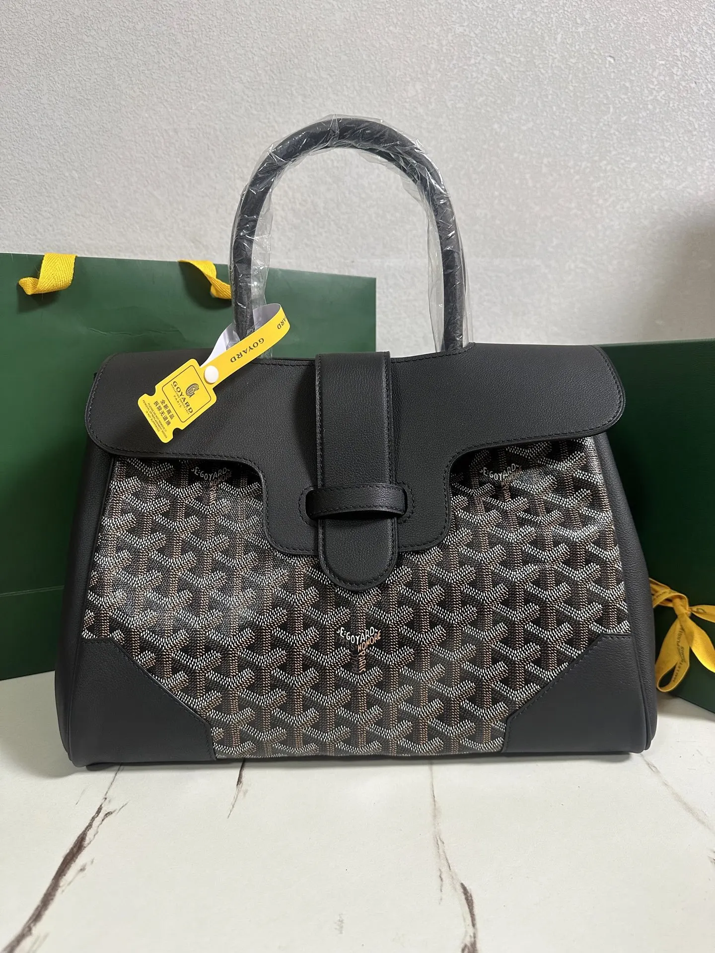 Goyard 小牛皮 无论包是打开还是合上 在内还是在外 它都能与女性生活 托特包 大容量托特款