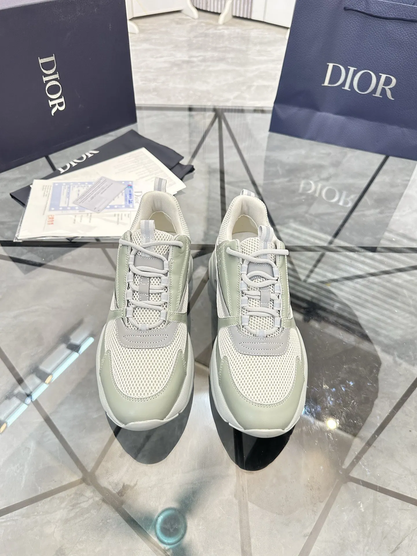 Dior B22 白色牛皮休閒鞋 舒适百搭款
