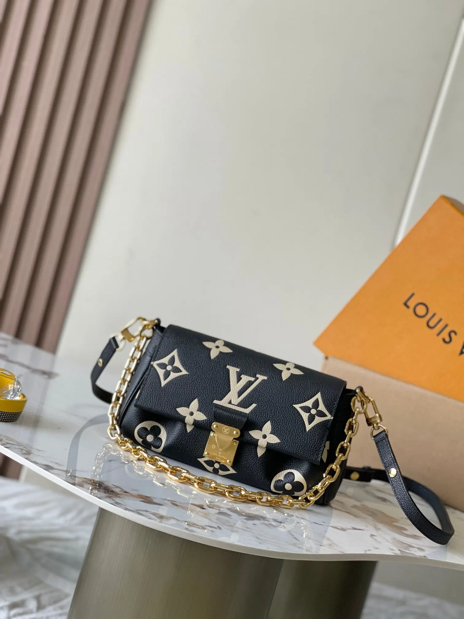 黑色 全皮压花链条盖头吸扣褶皱包饺子包 链条包 精致链条款