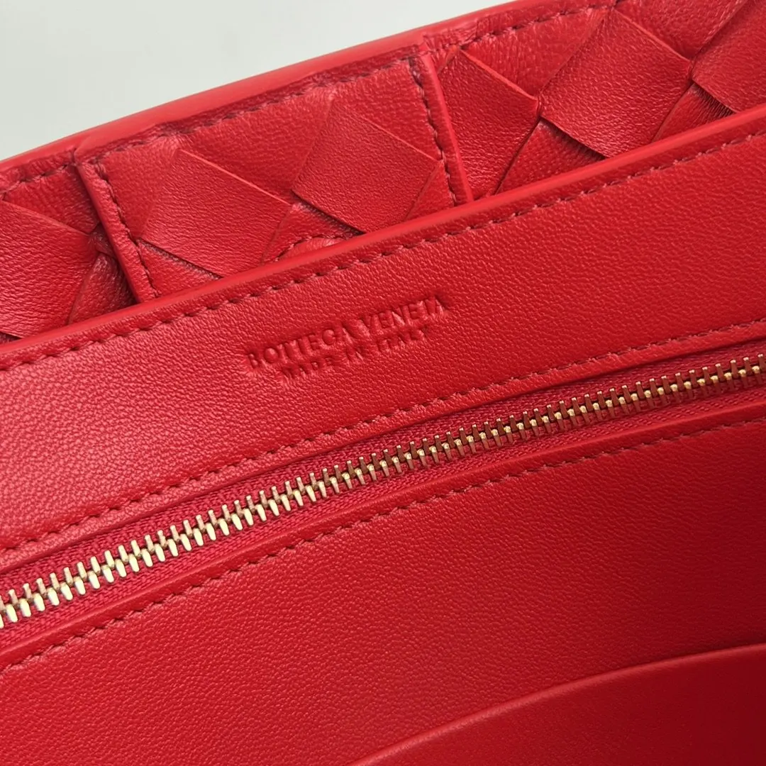 Bottega Veneta 金色 羊皮 斜背包 輕便斜挎款(數字9) Bottega Veneta 金色 羊皮 斜背包 輕便斜挎款(數字9)