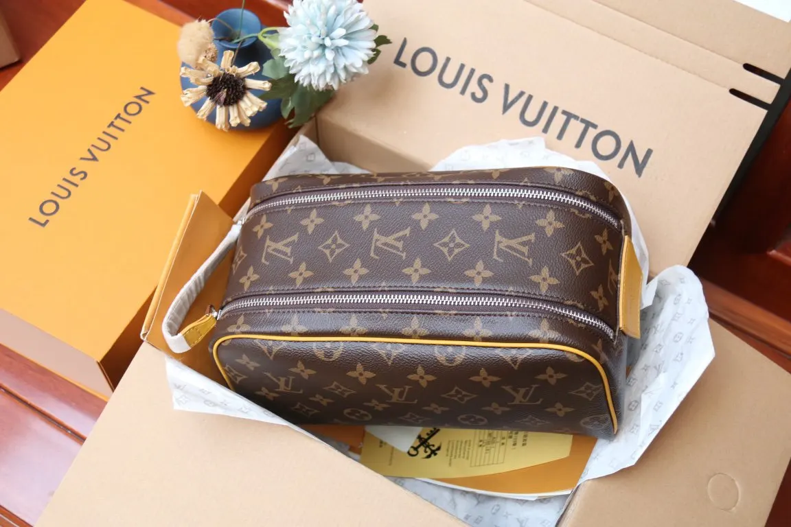 LV 老花 牛皮 皮质宽手柄可舒适提携 亦可置于挂钩上 实乃