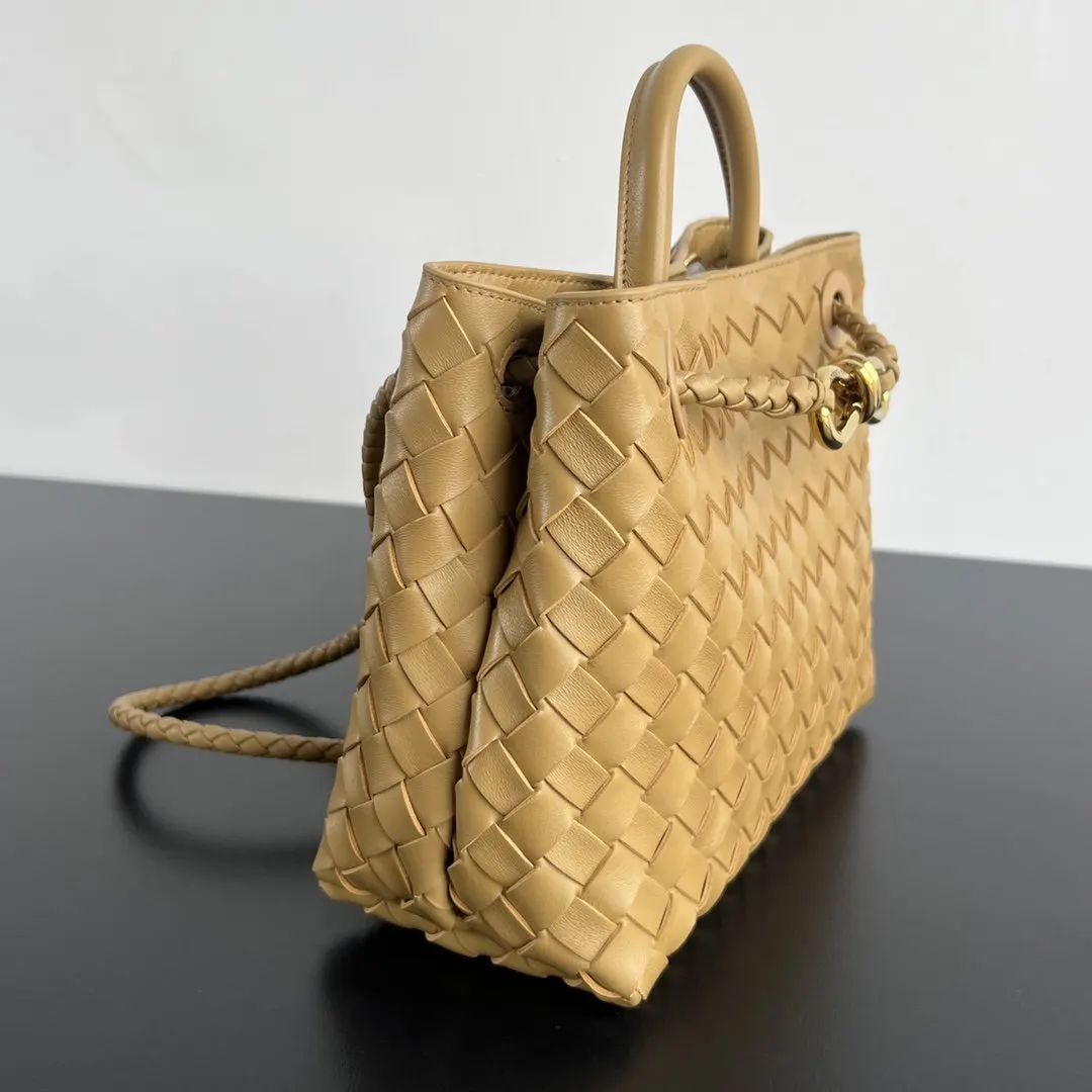 Bottega Veneta 金色 羊皮 斜挎包 轻便斜挎款