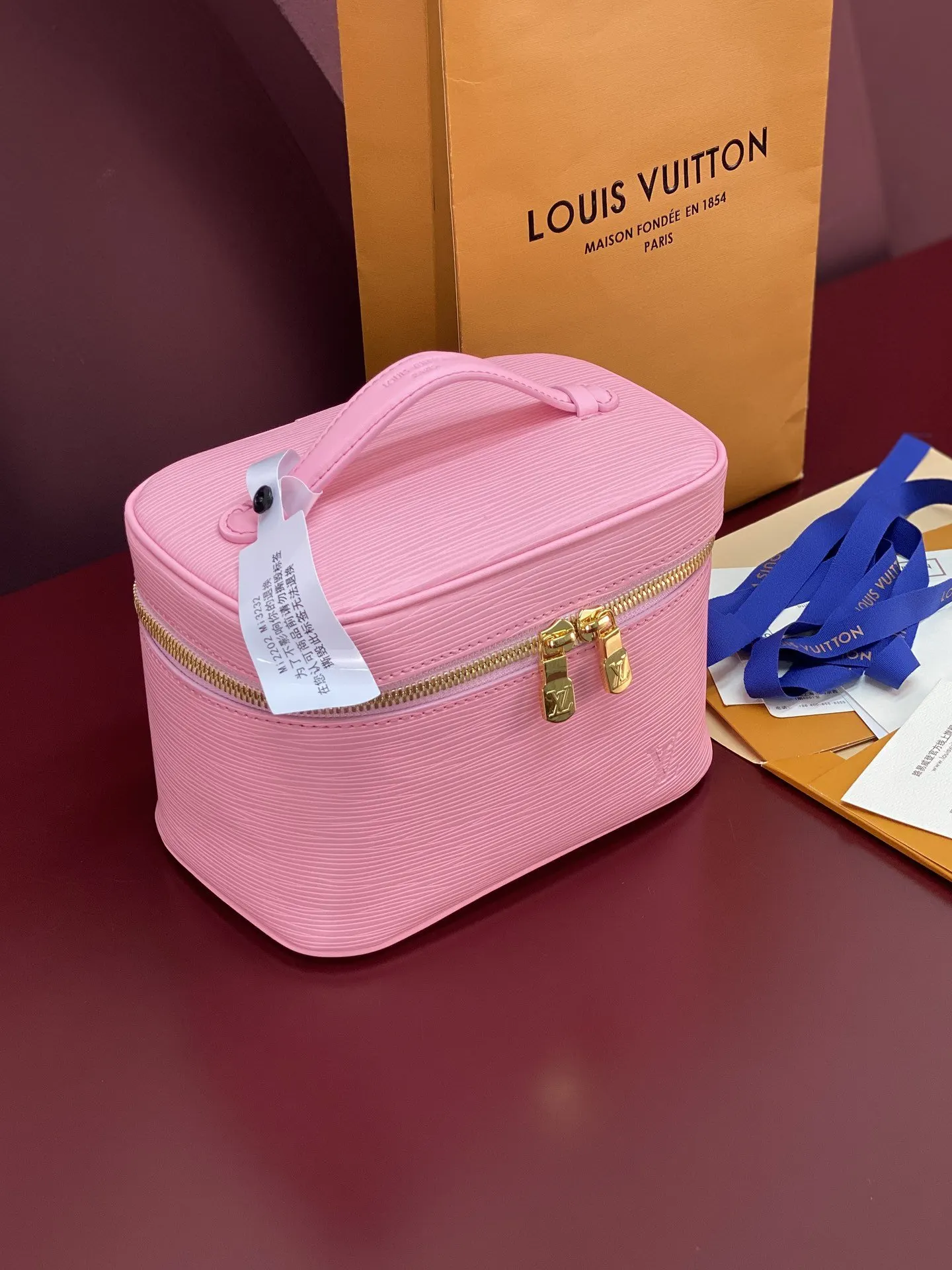 LV 粉色 皮革 批 粉色 中号 化妆包 便携收纳款
