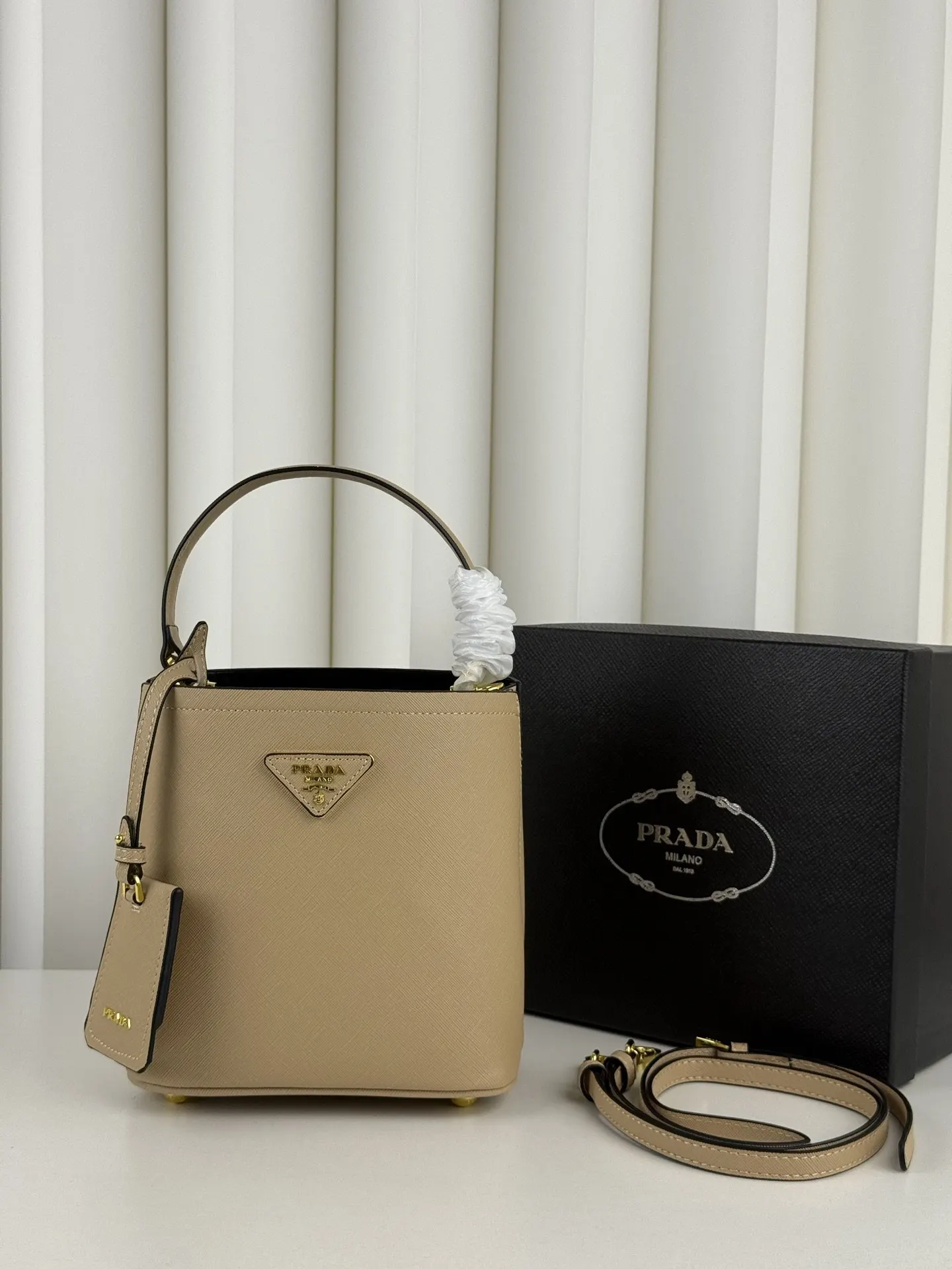 PRADA Saffiano十字纹牛皮 拼色 斜背包 日常通勤款