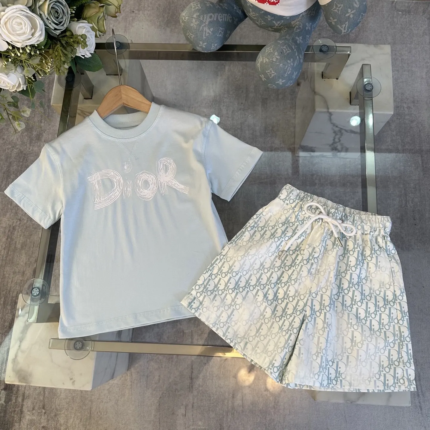 Dior 白色T恤短褲套装 休閒穿搭款
