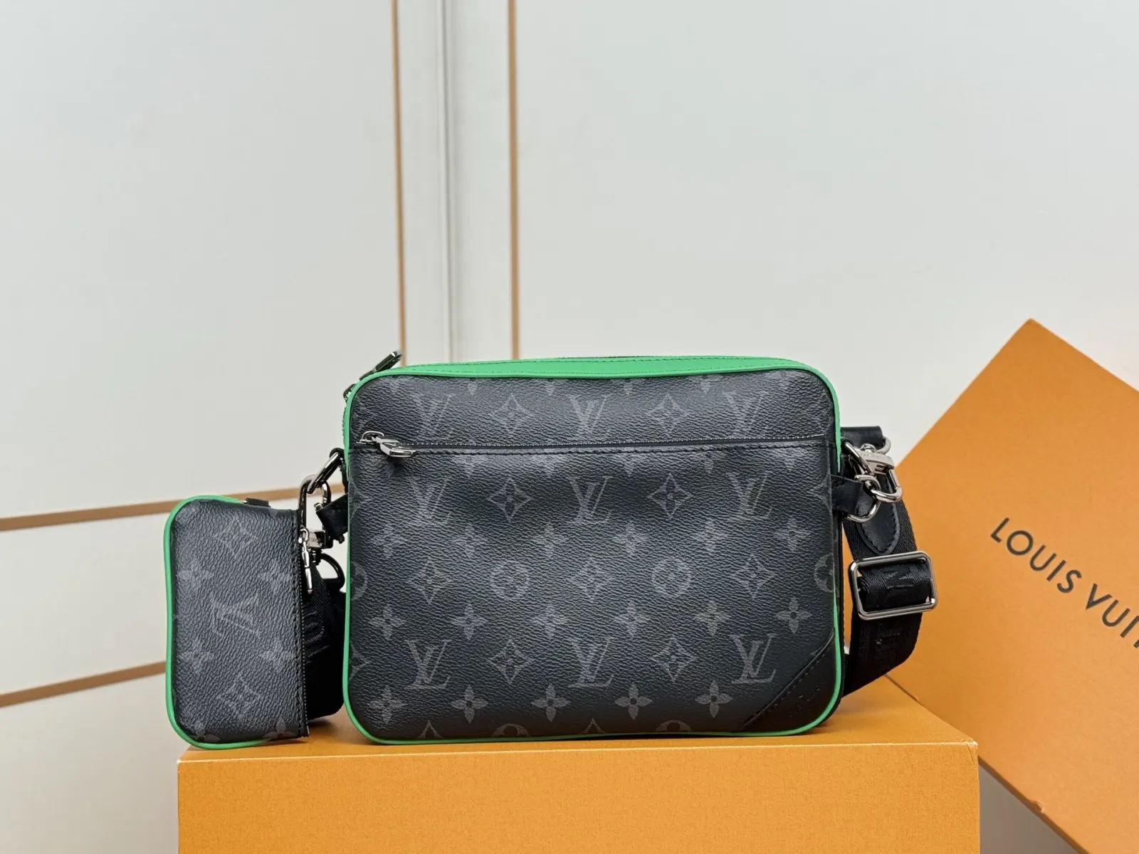 Green Crossbody Bag Lightweight Leather