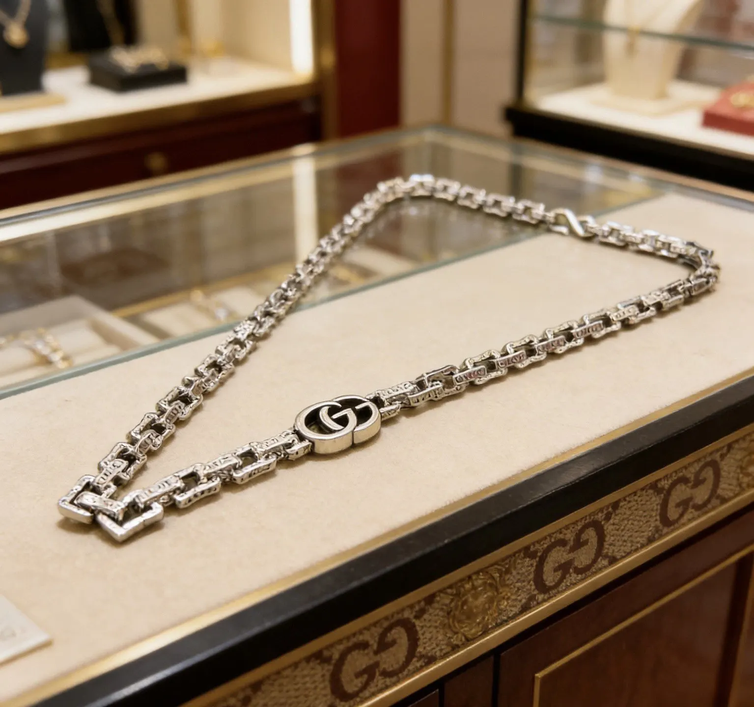 Gucci 鏈條包 單肩斜挎款