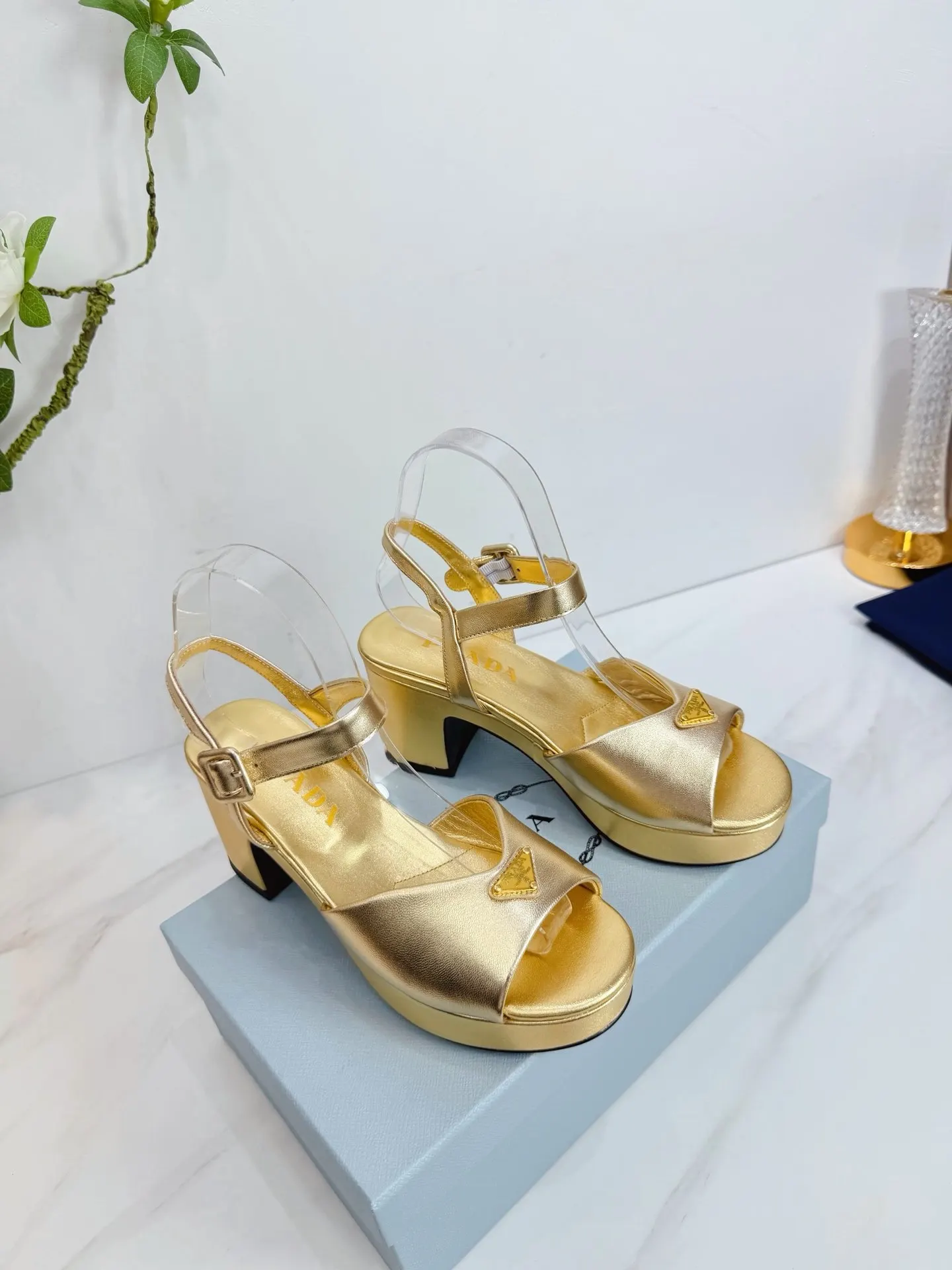 PRADA 羊皮 休閒鞋 舒適百搭款