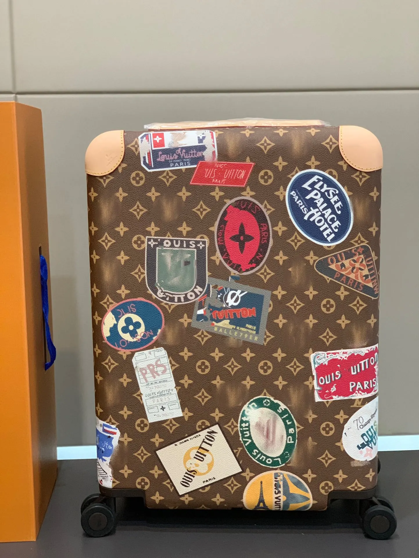 LV Horizon 貼章彩繪旅行箱 個性拉桿箱款