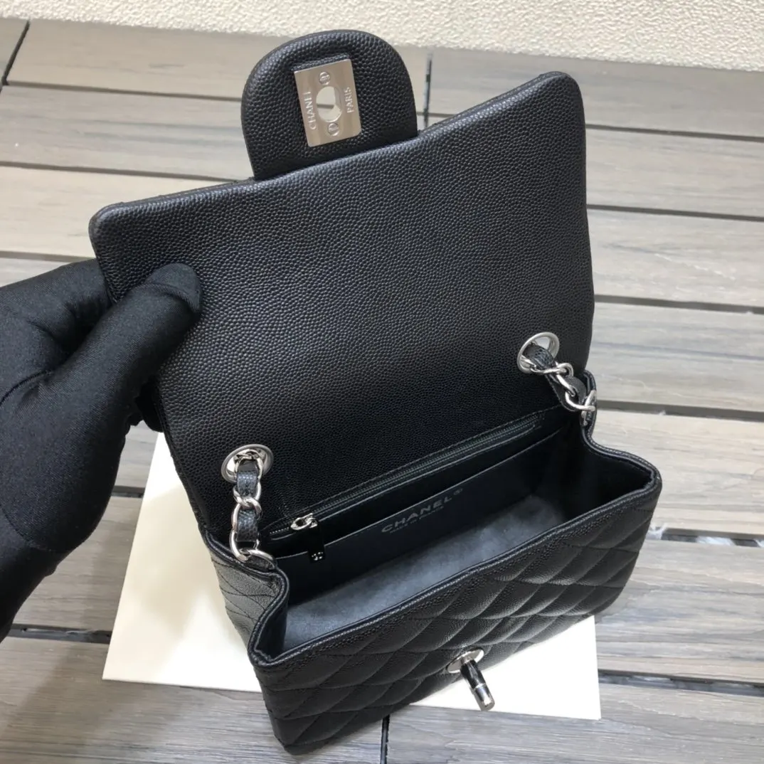 Crossbody Bag Lightweight Leather Image 9 Crossbody Bag Lightweight Leather Image 9