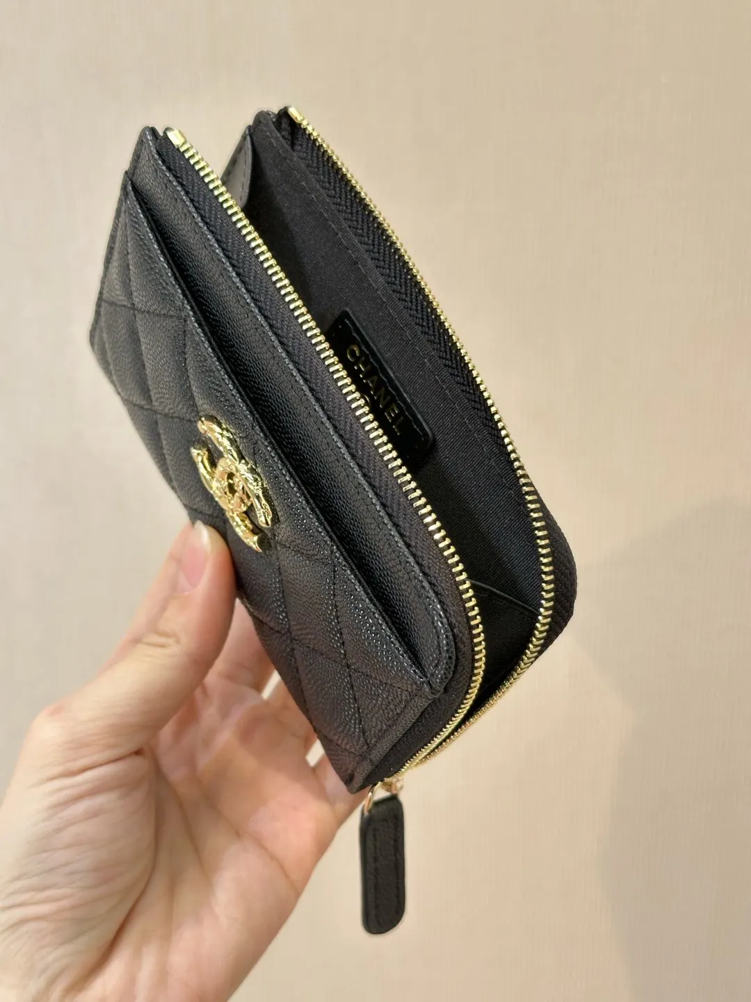 CHANEL 黑色牛皮鏈條包 侧面细节款