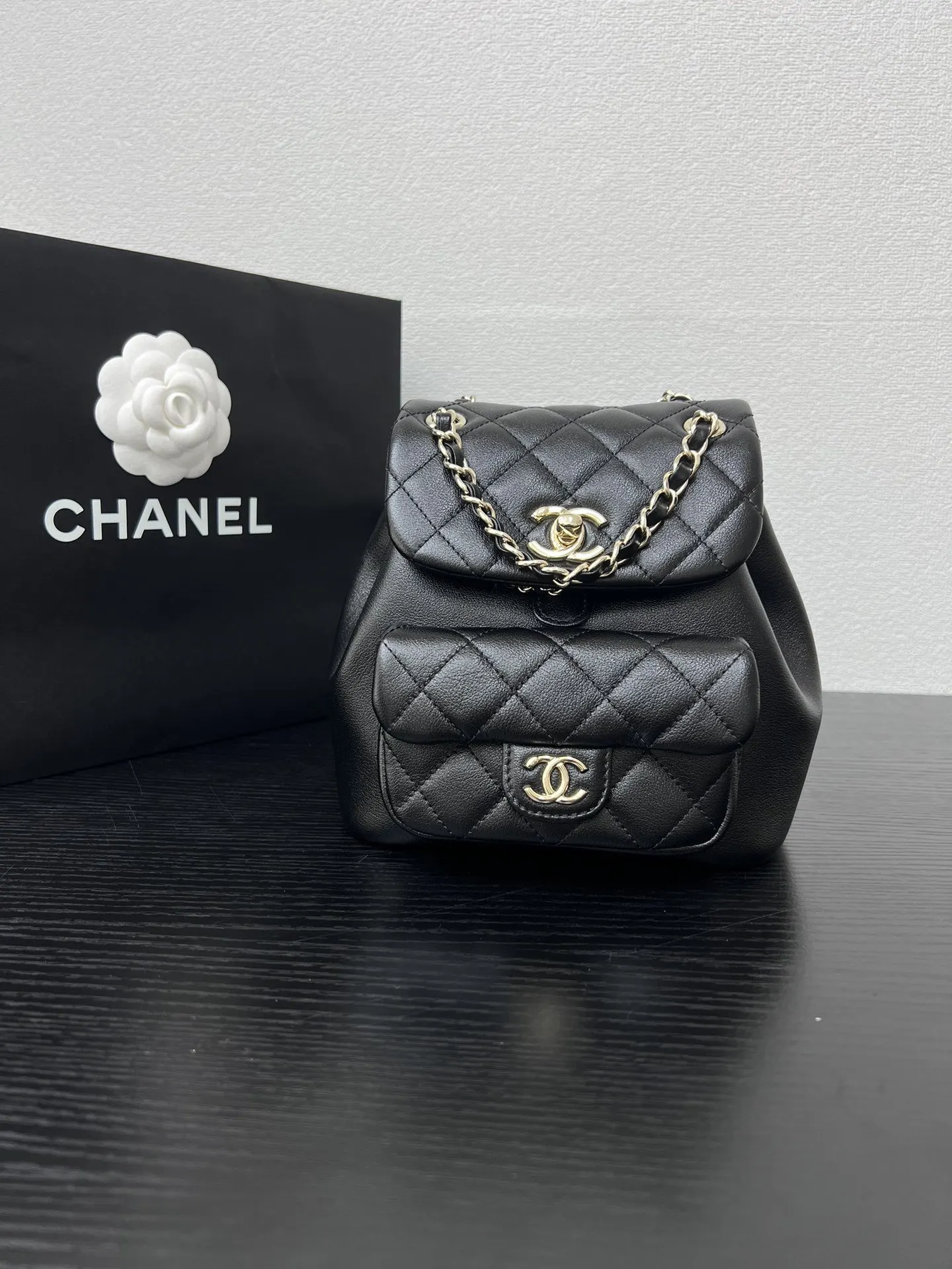 CHANEL 黑色牛皮翻蓋鏈條包 礼盒款