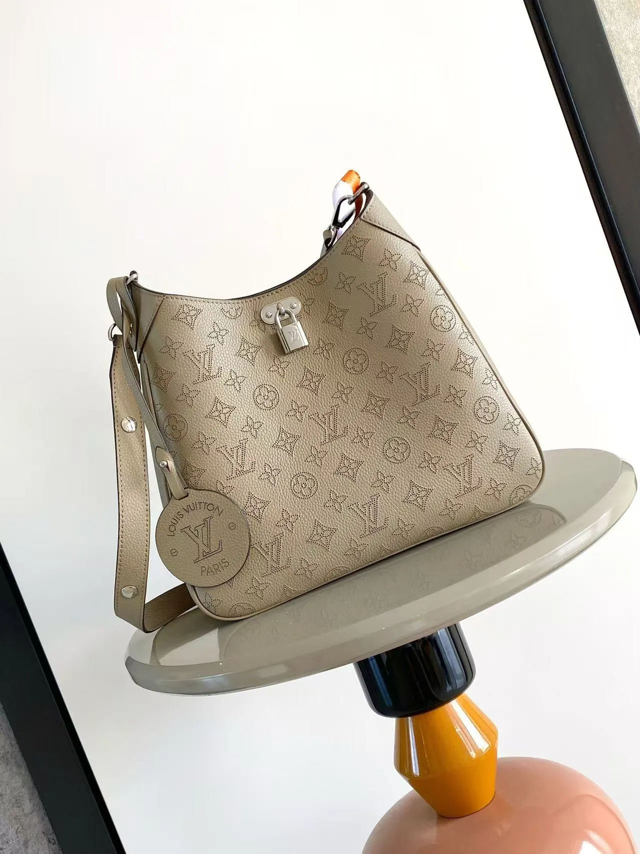 LV 黑色 斜背包