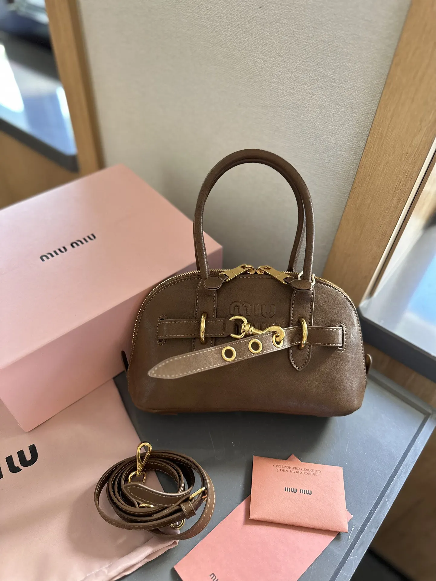 Miu MiuMiu 通勤人必备 包 手提包 通勤手提款