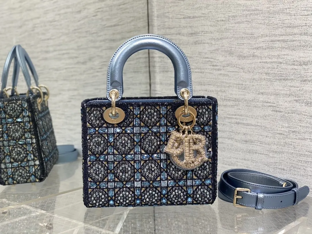Dior 迷人优雅又气场十足 斜挎手拎也是女人味十足 经典 斜挎包 轻便斜挎款