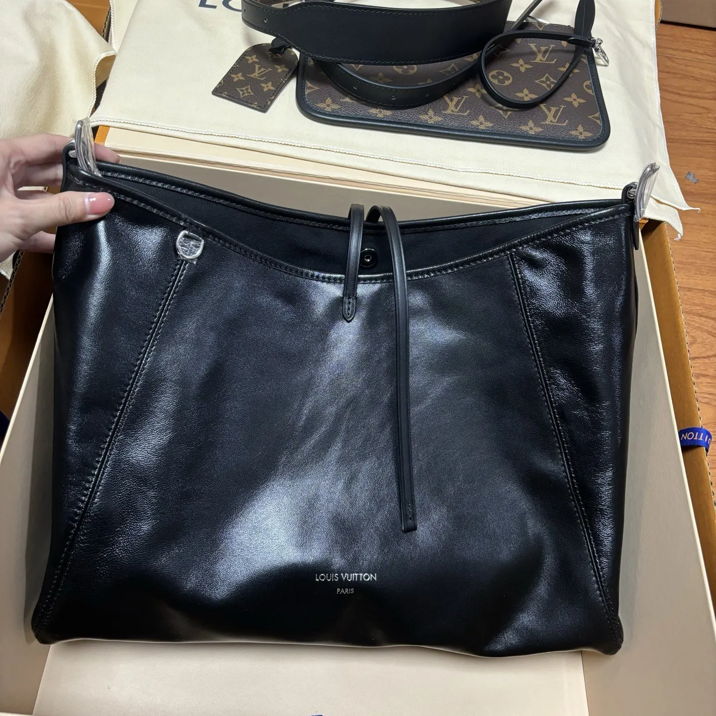 CarryAll 羊皮 中号羊皮 Dark中号 水桶包 休閒水桶款