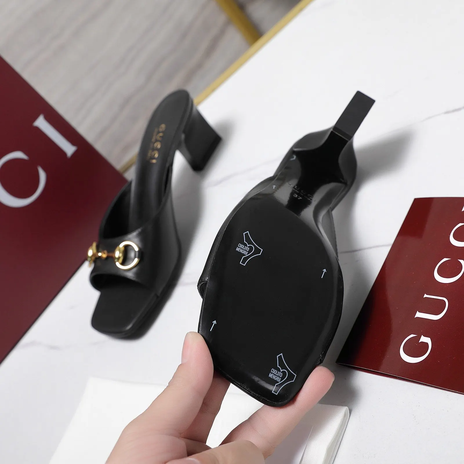 Gucci 拖鞋 轻便舒適款