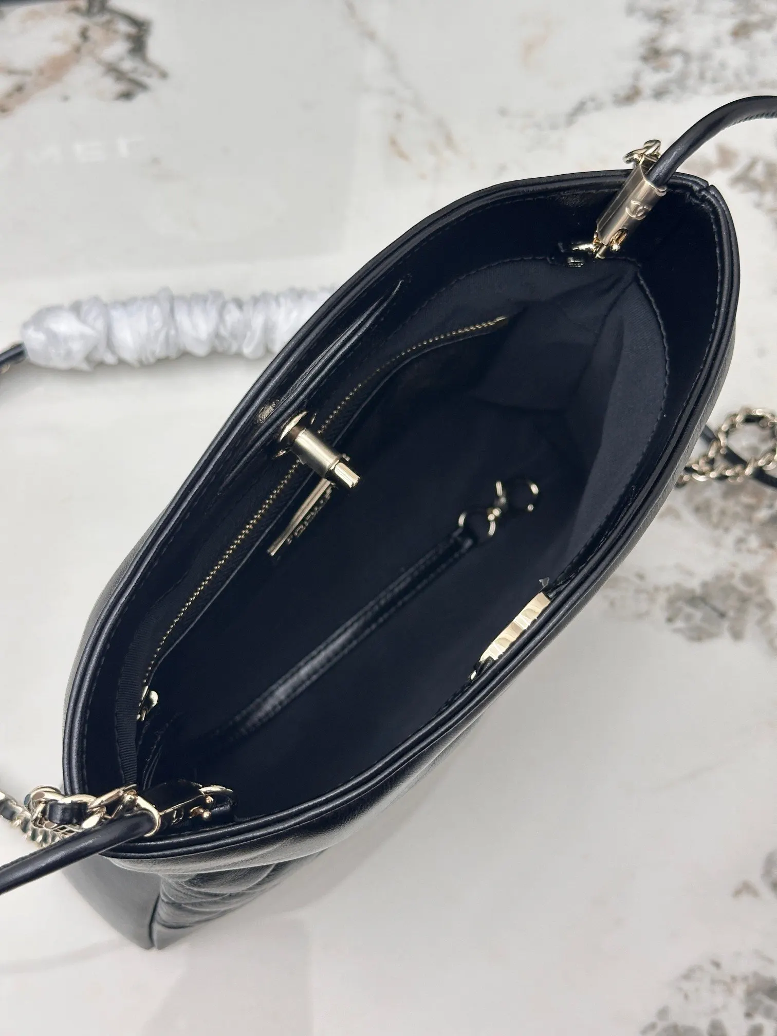 Gold Crossbody Bag Lightweight Leather Image 9 Gold Crossbody Bag Lightweight Leather Image 9
