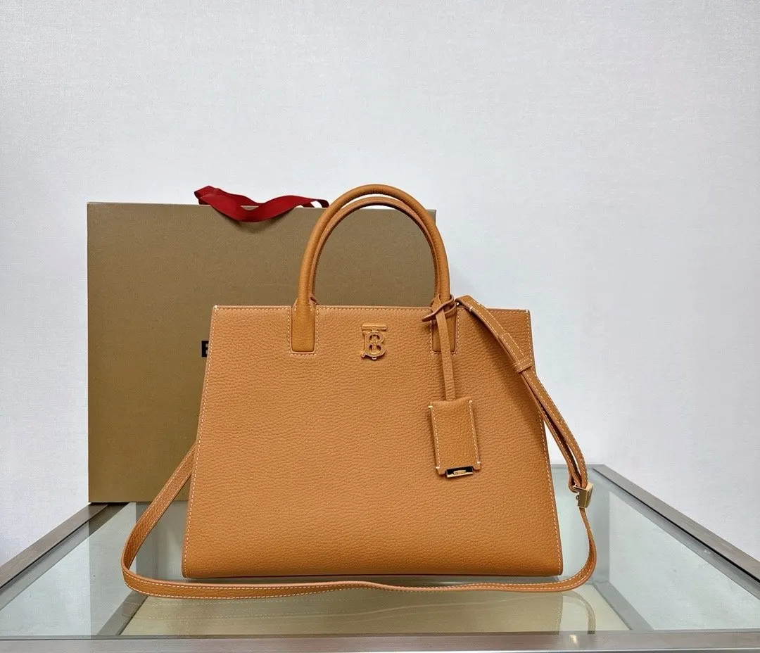 Burberry 小牛皮 托特包 大容量托特款