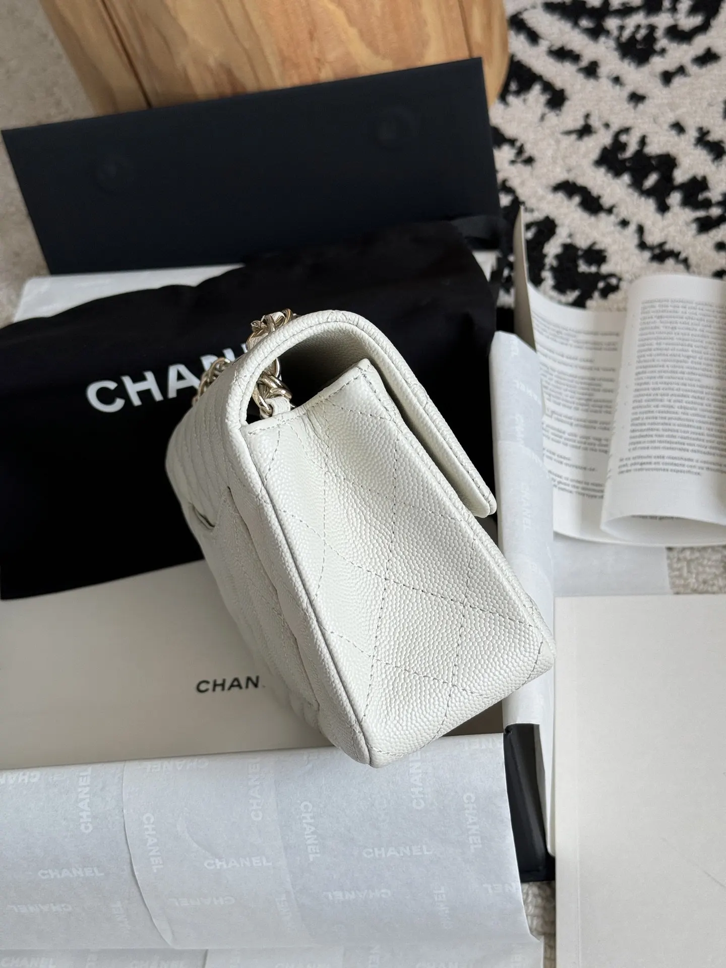 Crossbody Bag Lightweight Classic Leather