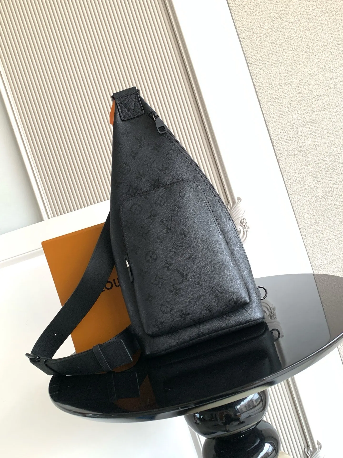 LV 黑色壓紋旅行袋 手提大容量款