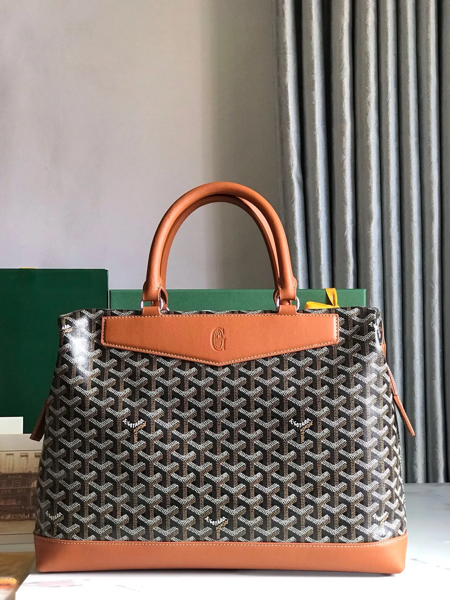 Goyard Cisalpin公文包秉承了Cisalpin背包的 雙肩包 实用雙肩款