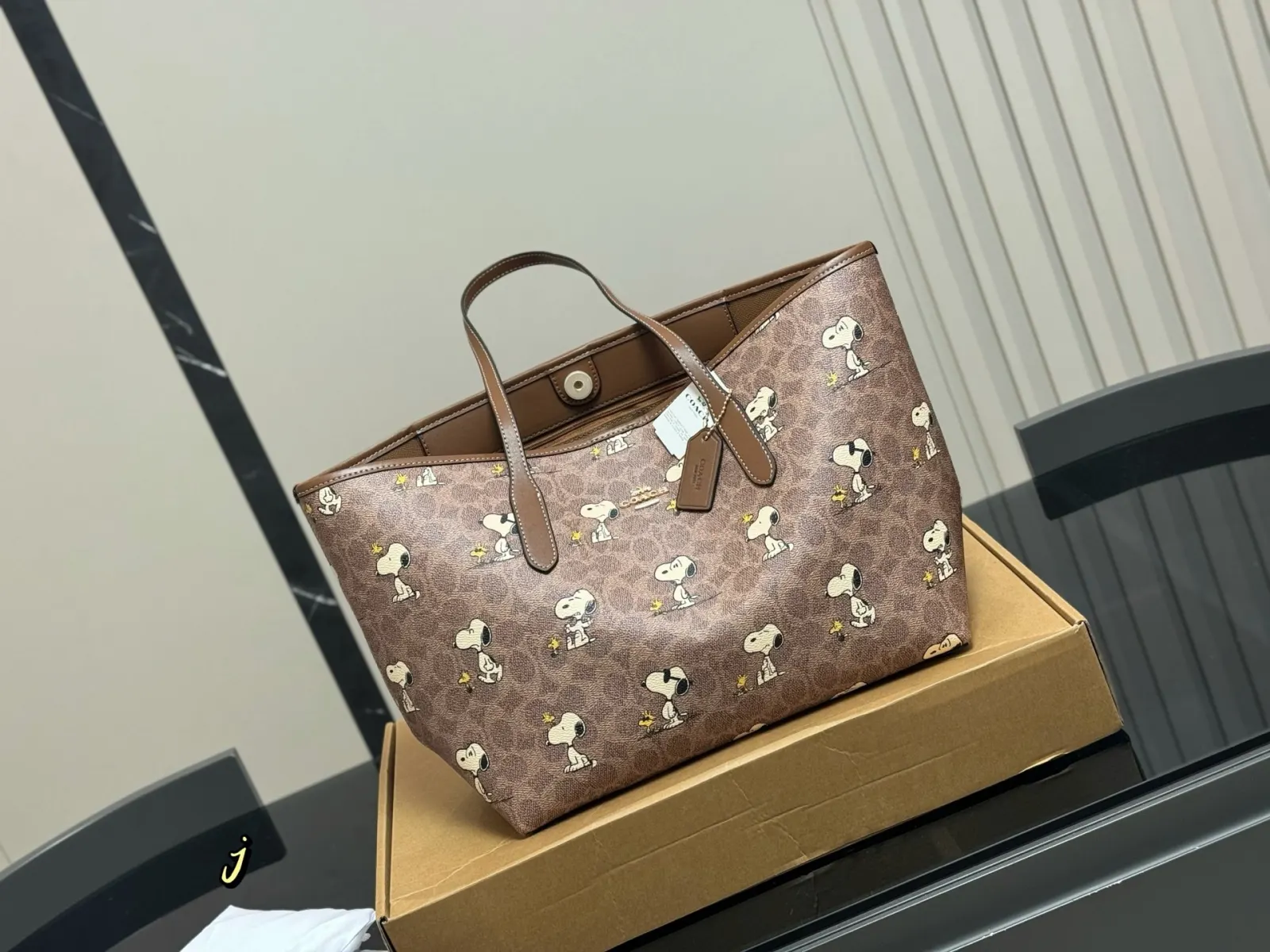 Coach city托特包 大容量托特款