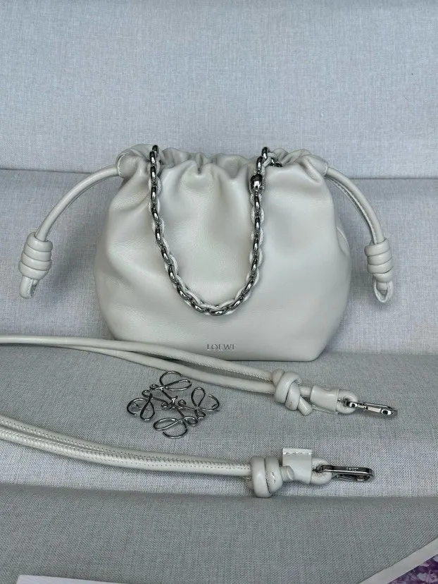 Loewe 金色 羊皮 型號 套金屬鏈條加长皮 鏈條包 精致鏈條款