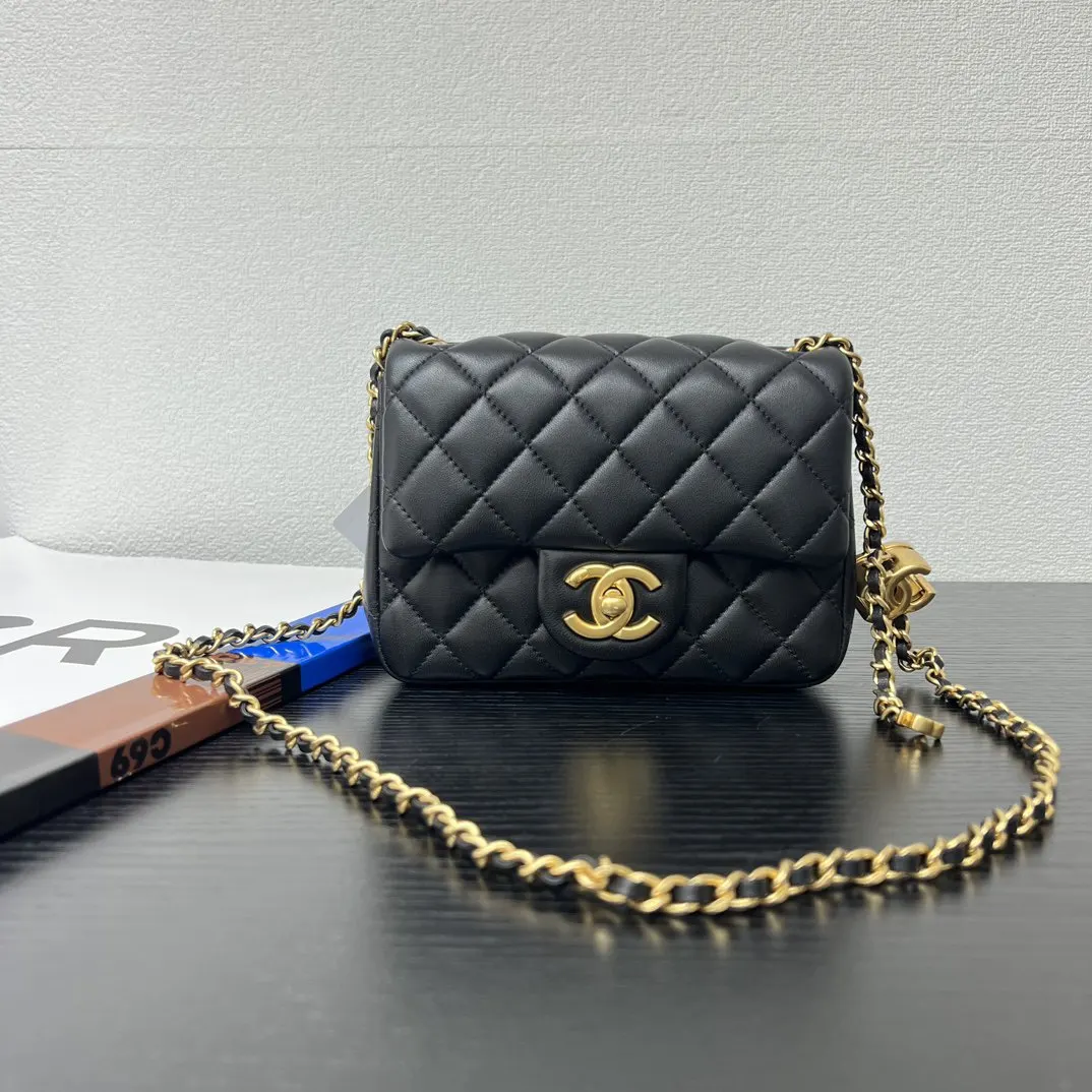 CHANEL 黑色小羊皮菱格鏈條包 金扣款