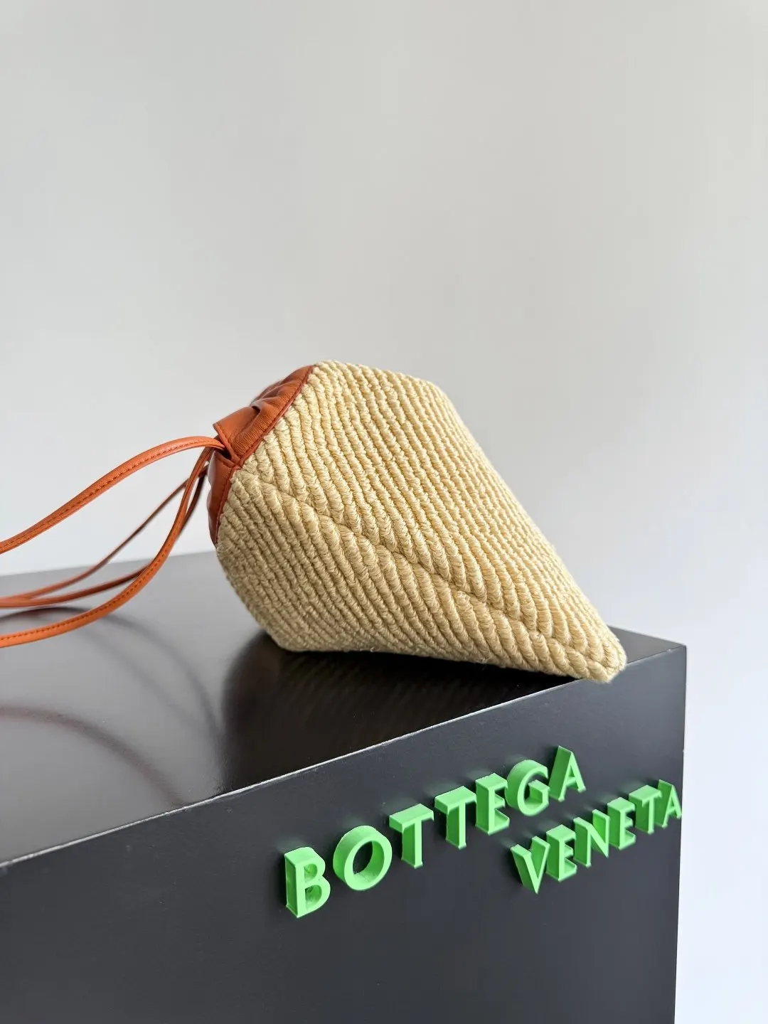 Bottega Veneta 橙色 腋下包 復古腋下背款