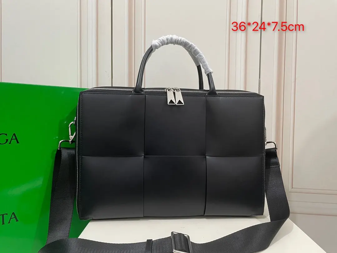 Bottega Veneta 銀色 牛皮 公文包 商務通勤款