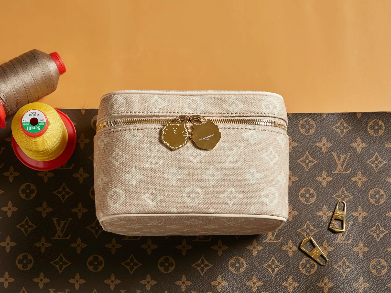 LV 金色 帆布 化妝包 便携收納款