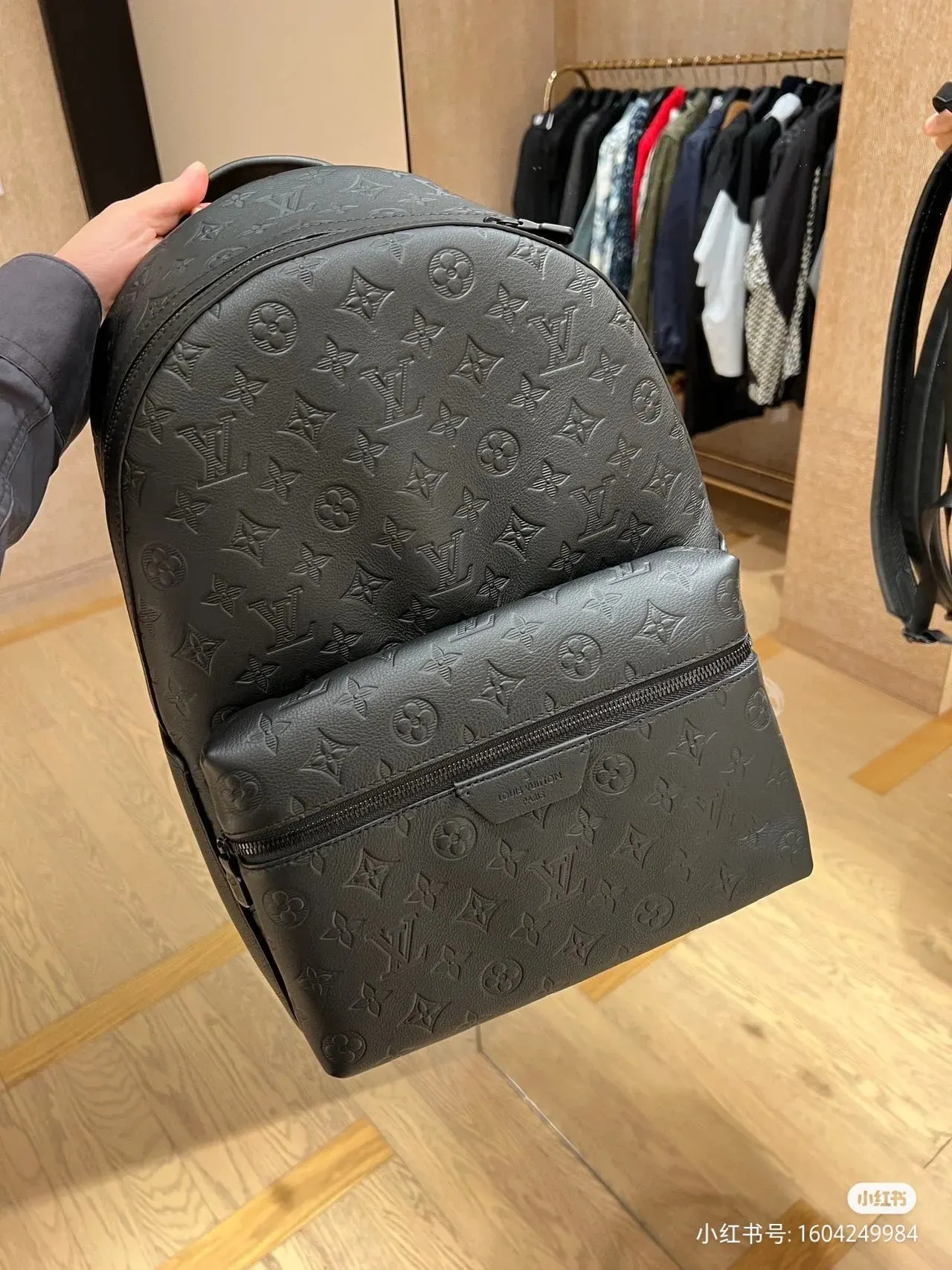 牛皮 外袋便于取放随行物品 内袋实现有序收納 雙肩包 实用雙肩款