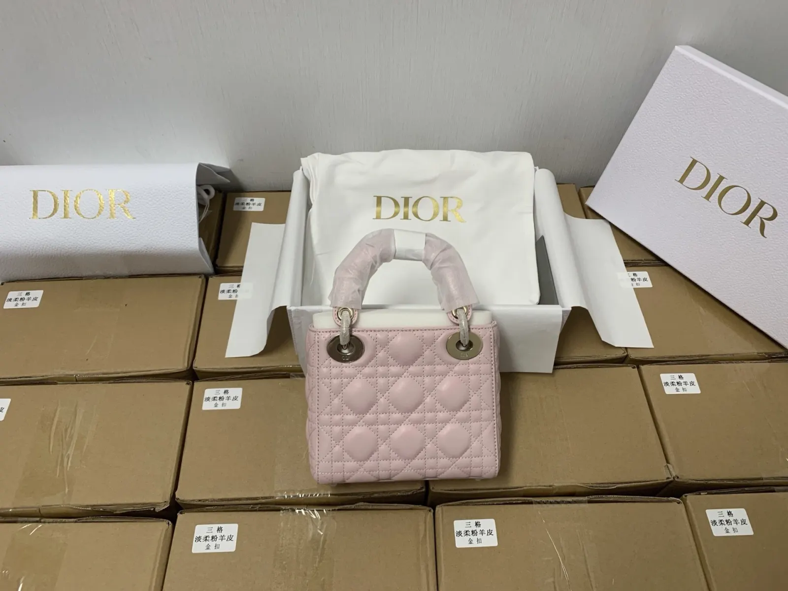 羊皮 三格新色淡柔粉羊皮金扣 水桶包 休閒水桶款
