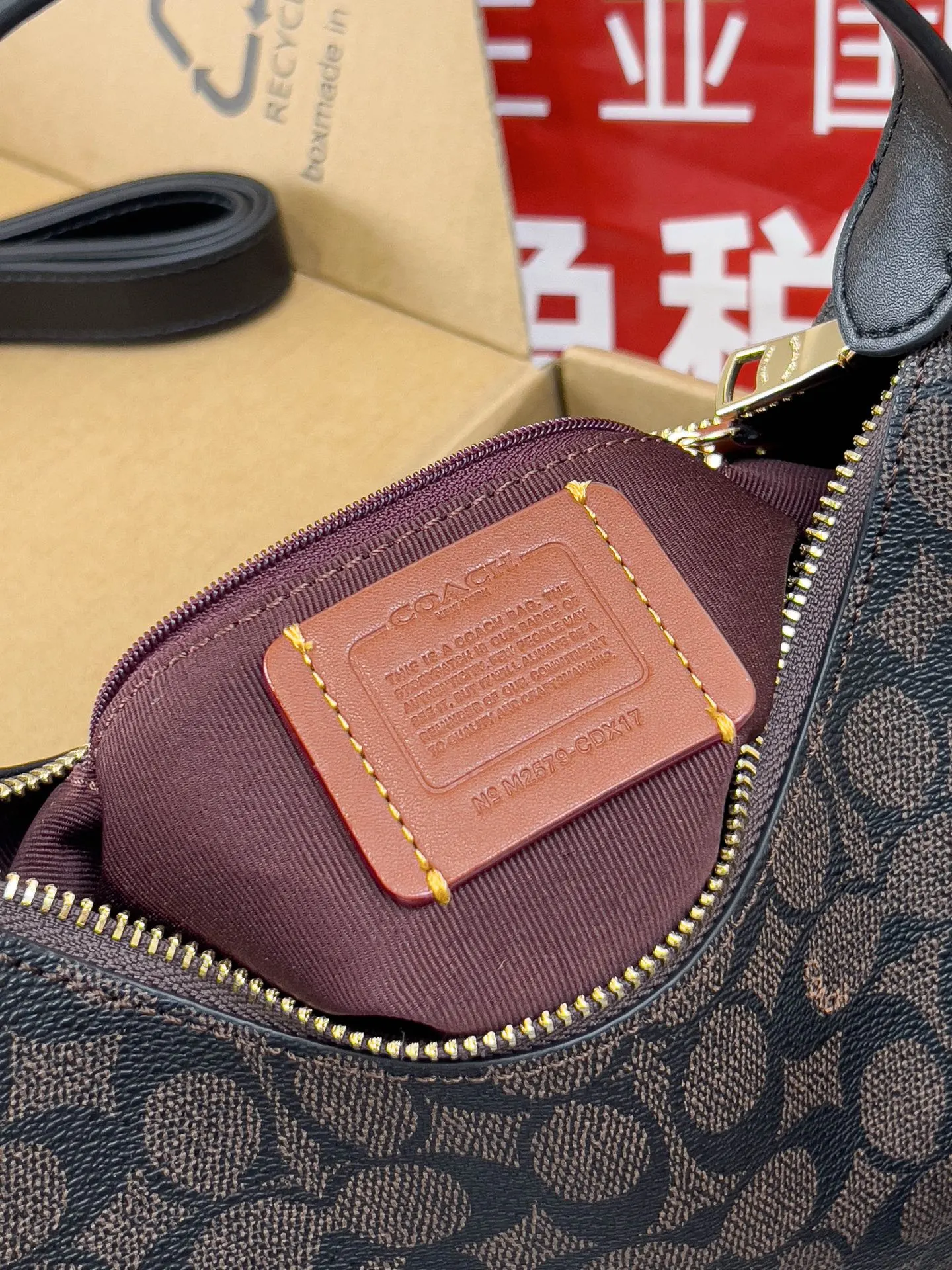 Coach 图片 女士月牙包 Emily 腋下包 復古腋下背款