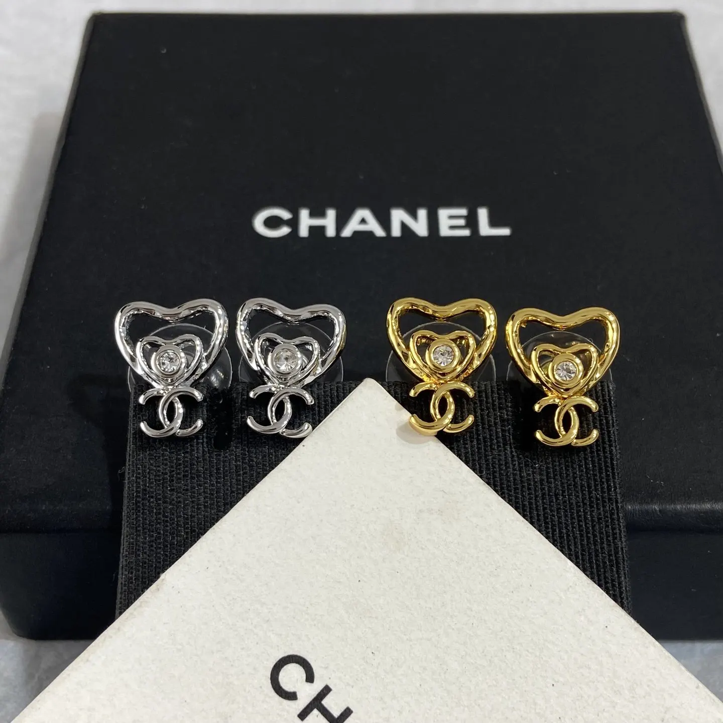 Chanel 双C 钻石 耳钉 小巧点缀 耳飾