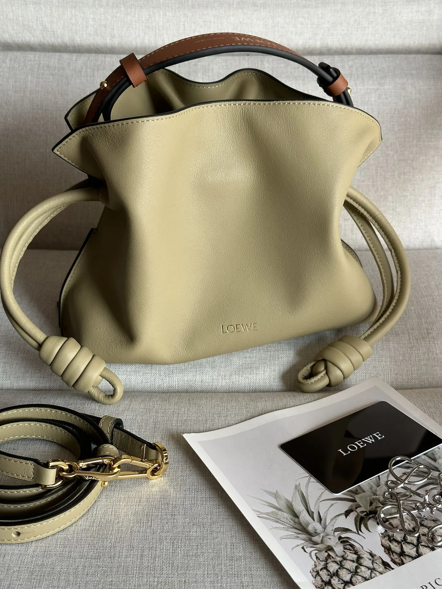 Loewe 金色 牛皮 手拿包 精致手拿款