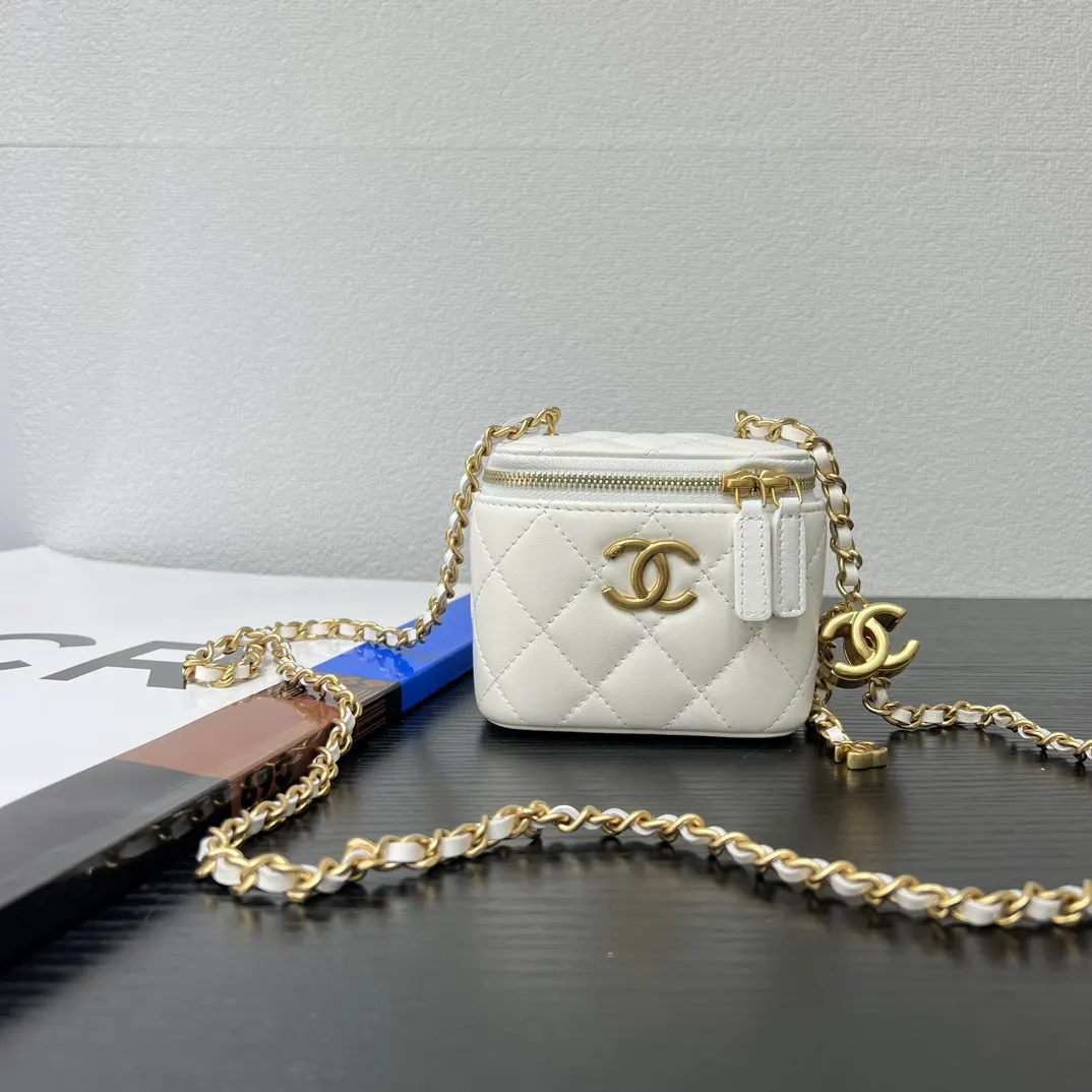 CHANEL 白色牛皮迷你翻蓋鏈條包 金扣款