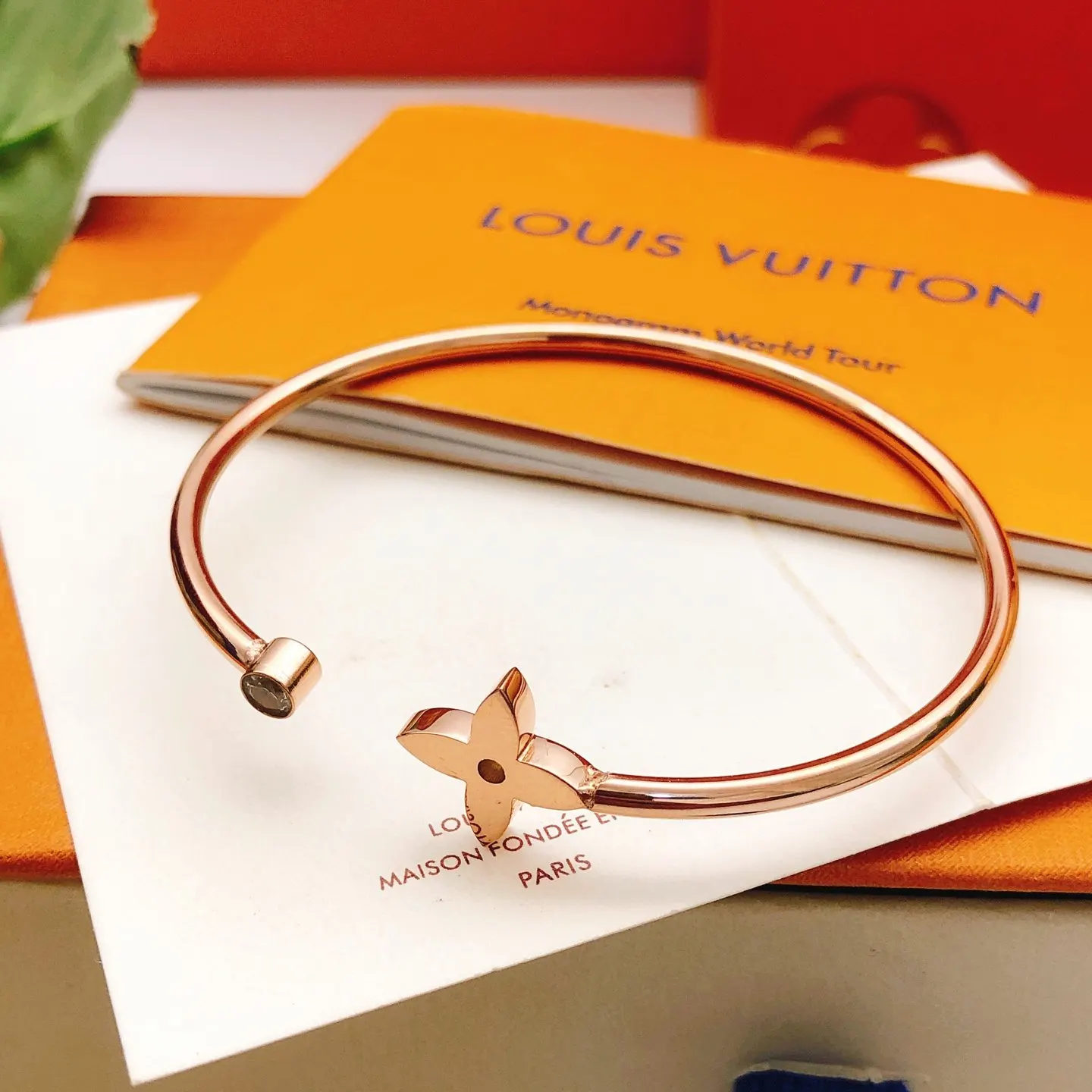LV 玫瑰金 金色 手鐲 精致腕饰款