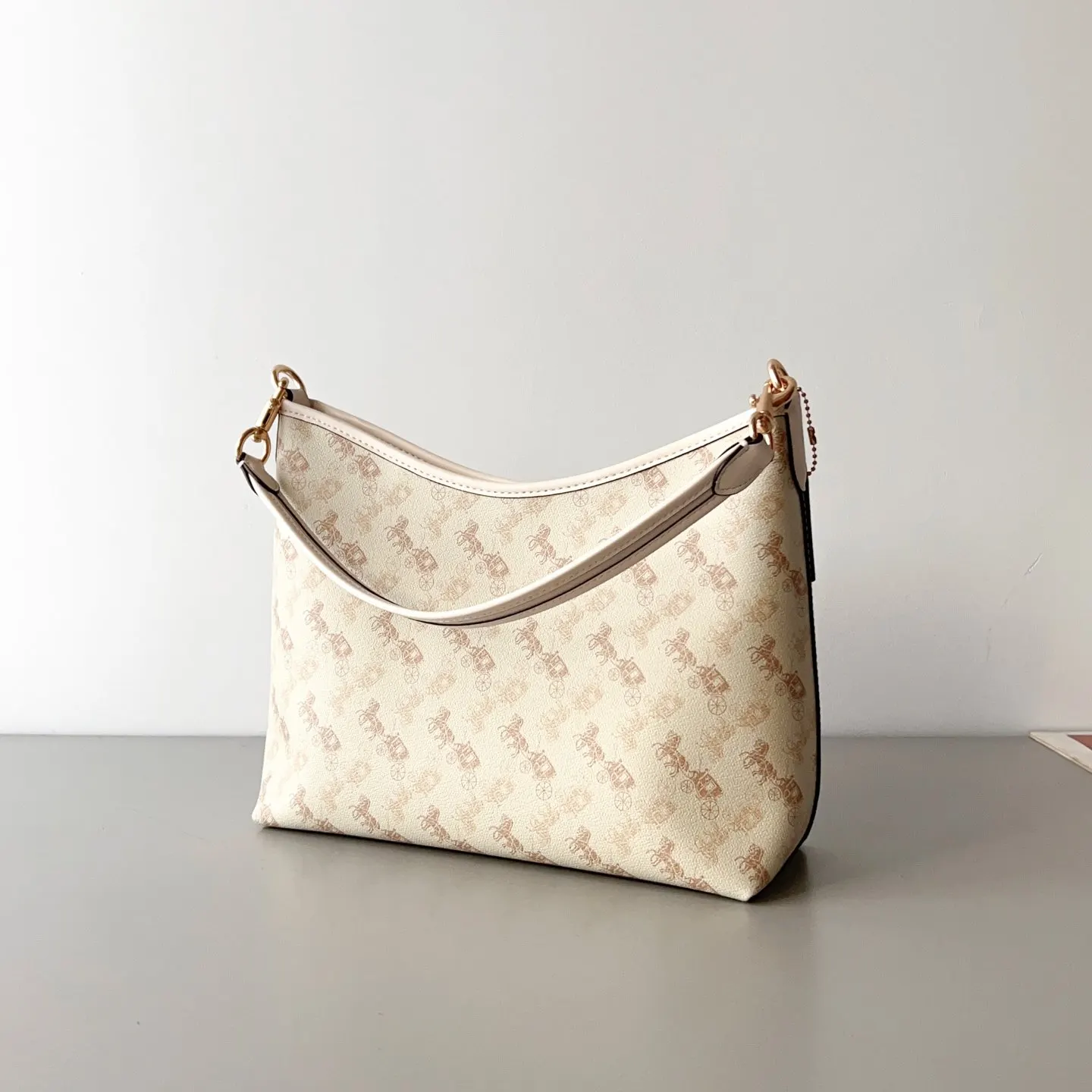 Coach 老花 斜背包 輕便斜挎款