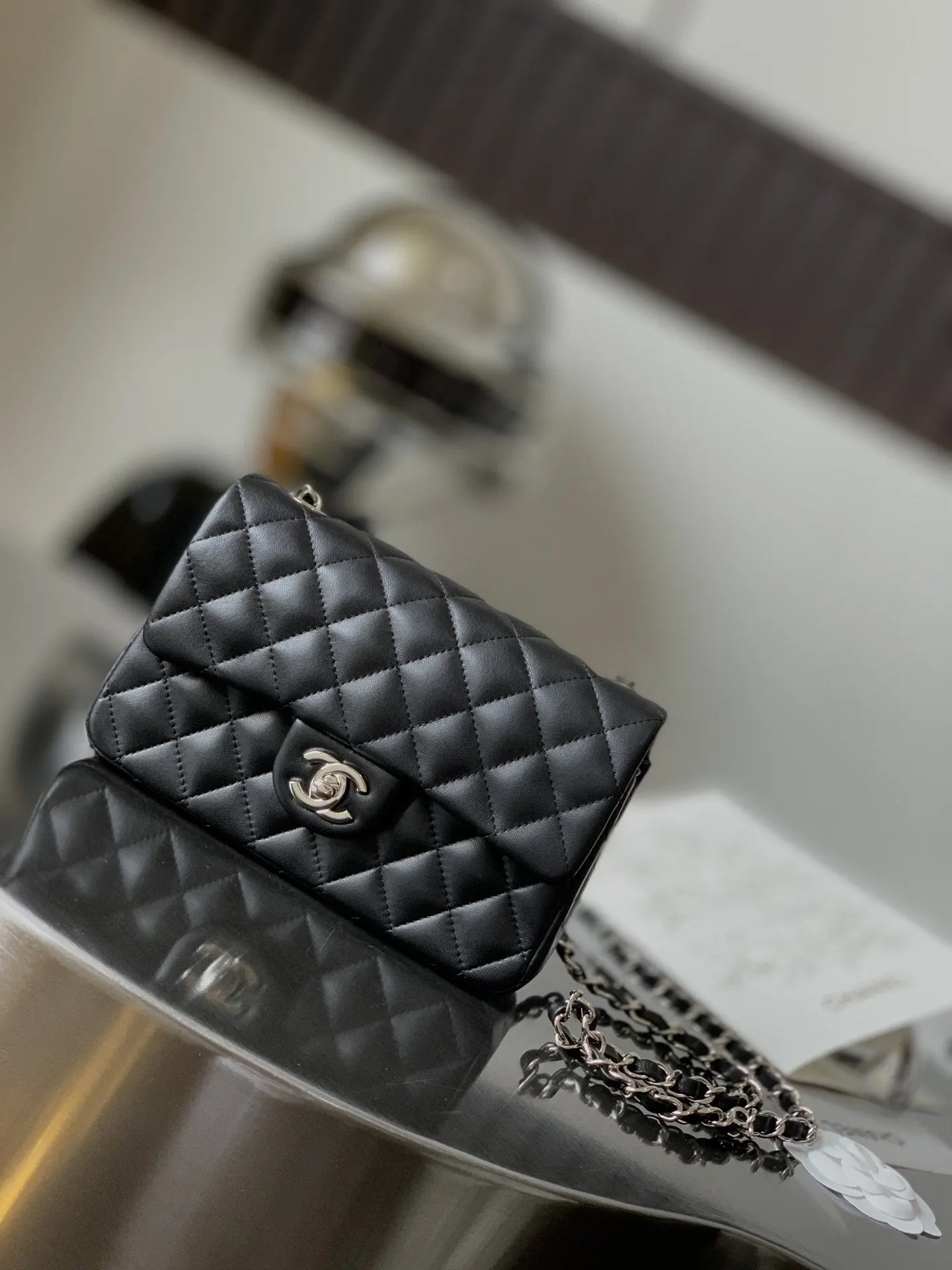 CHANEL sheepskin flip chain bag, shoulder crossbody