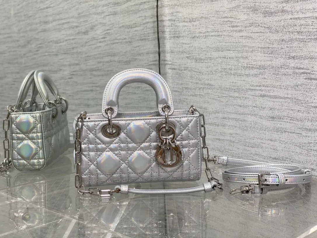 Dior 羊皮 復古时髦感超强 真是什么场合都可以把住 绝对是lad 鏈條包 精致鏈條款