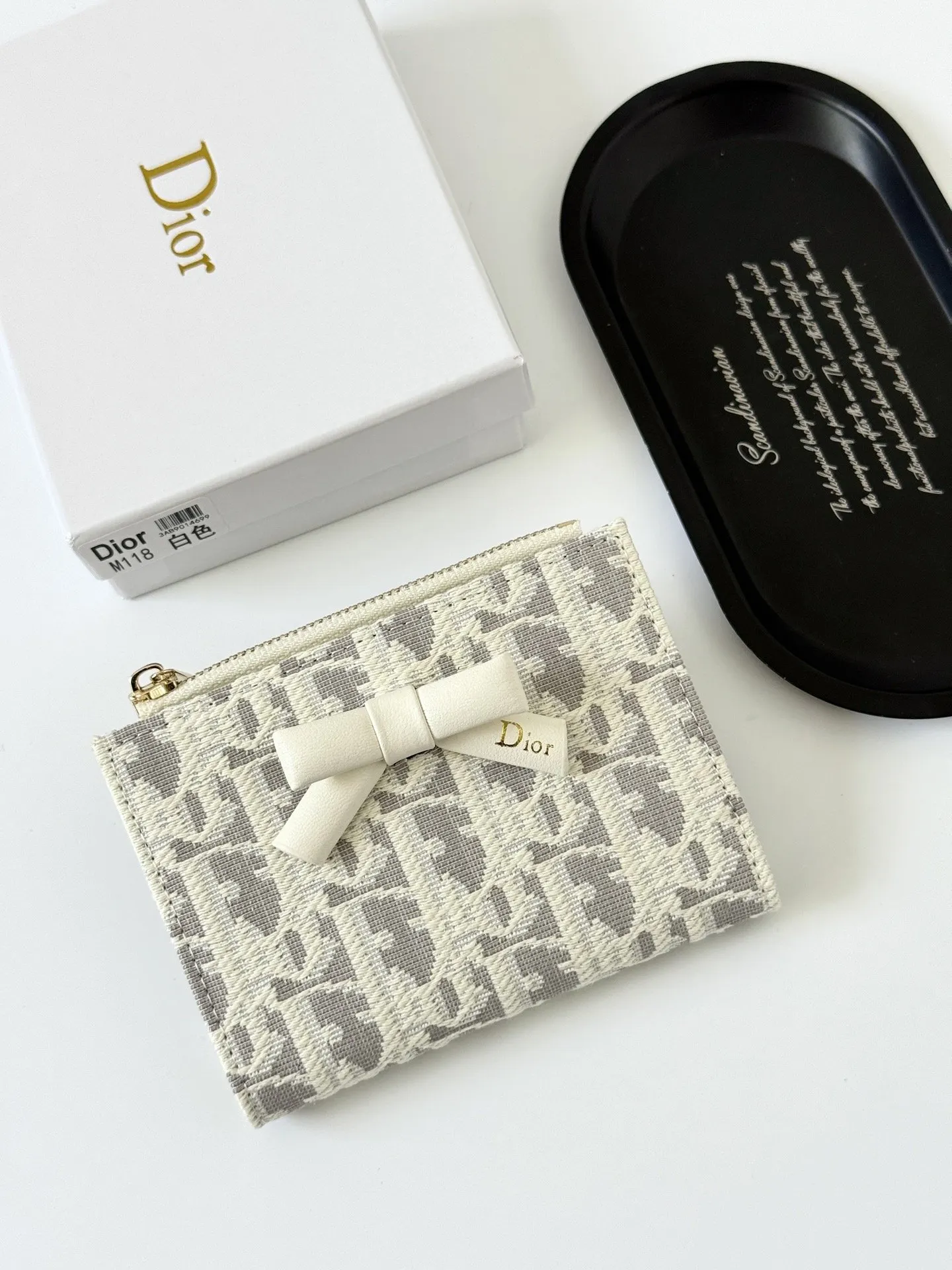 Dior 白色小牛皮錢包 精緻配飾款