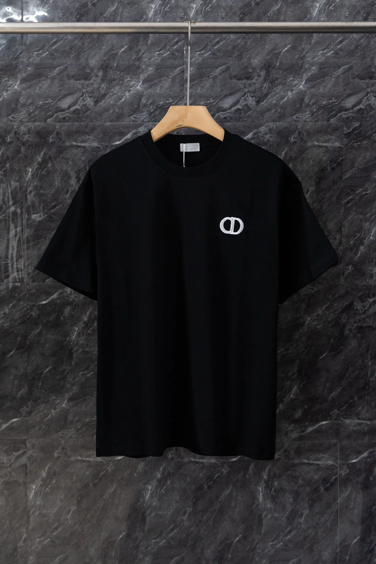 Dior short-sleeved T-shirt, exquisite wear