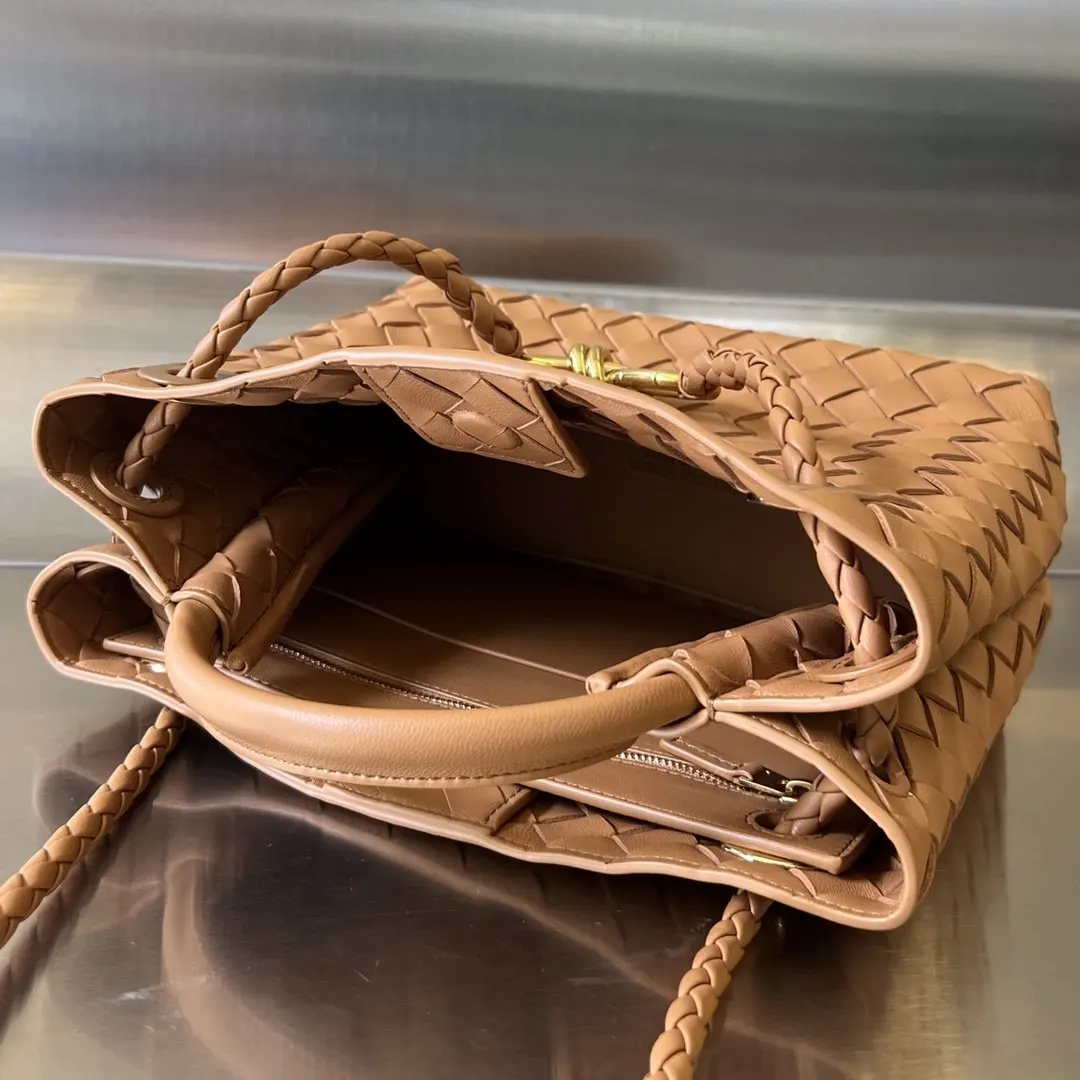 Bottega Veneta 金色 羊皮 斜背包 輕便斜挎款