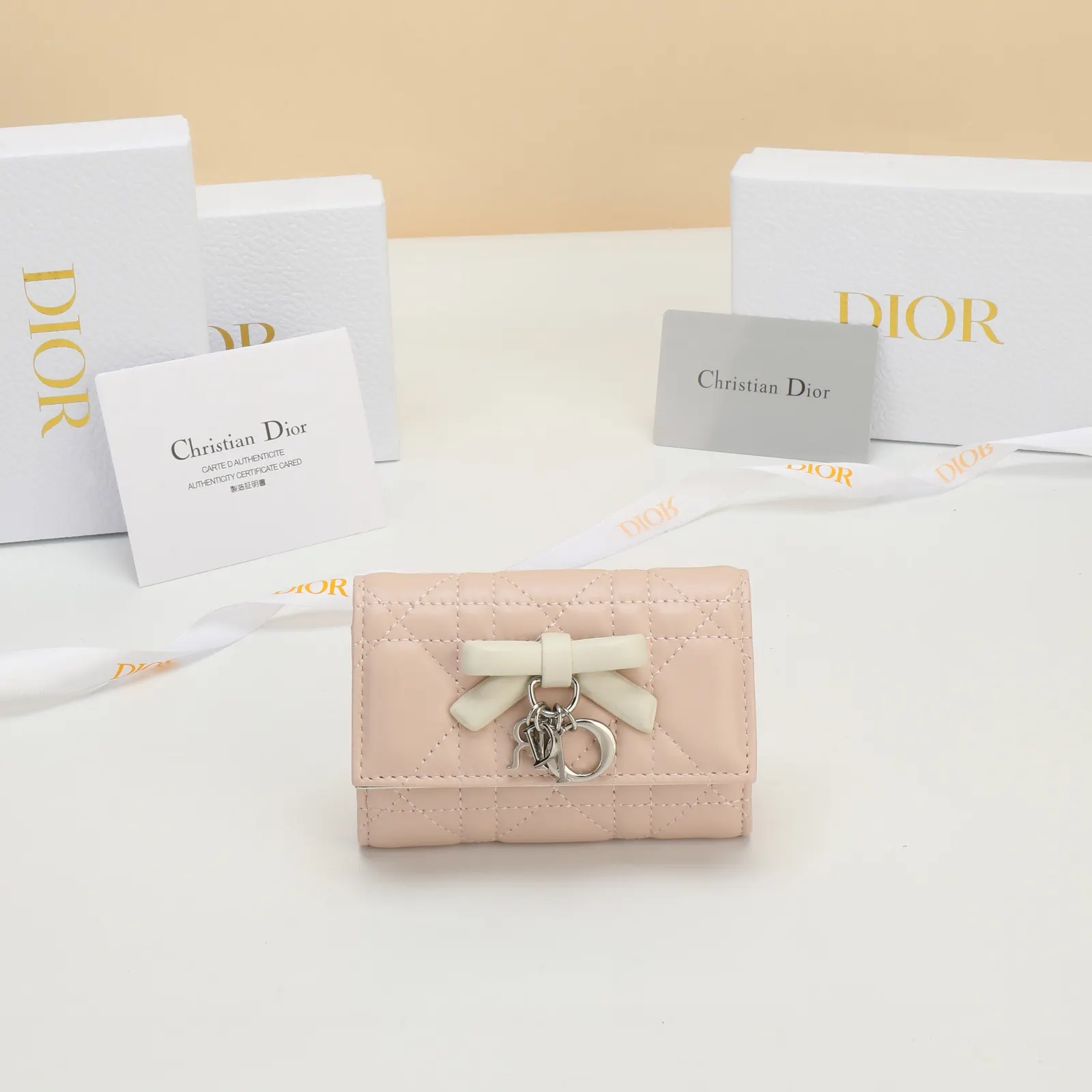Dior Lady Dior 白色羊皮錢包 精緻配飾款