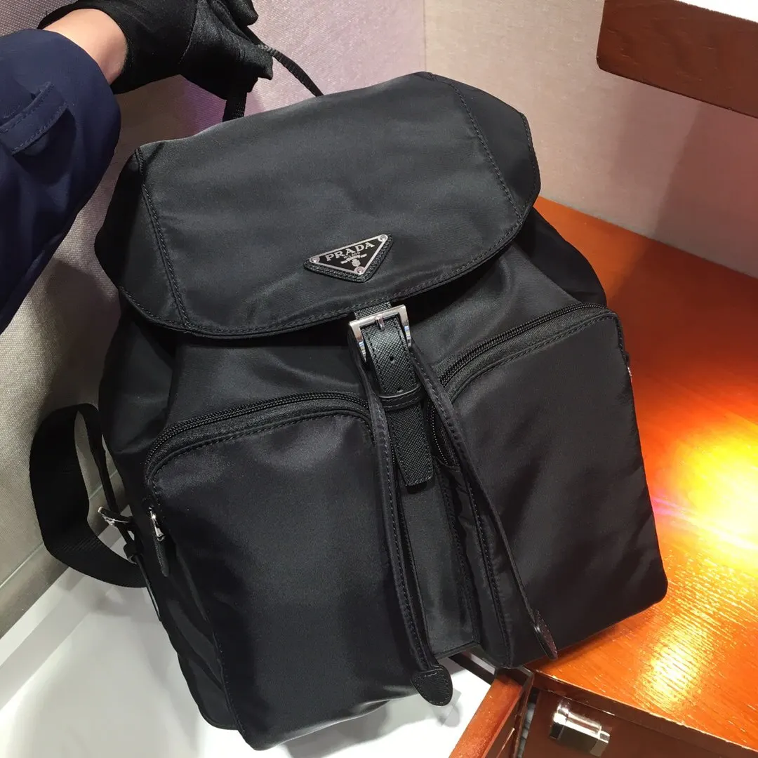 Prada 尼龍 雙肩包 实用雙肩款