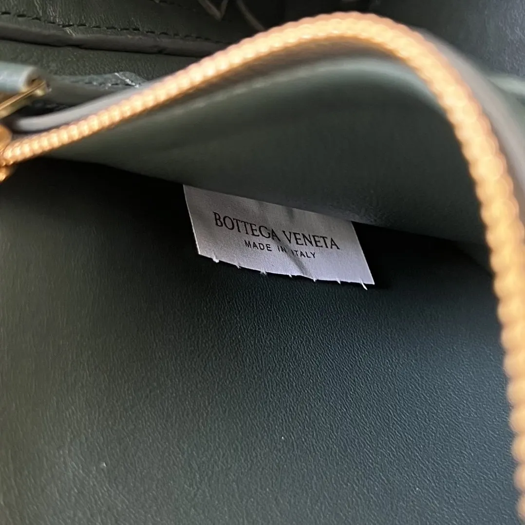 Bottega Veneta 金色 羊皮 斜挎包 轻便斜挎款